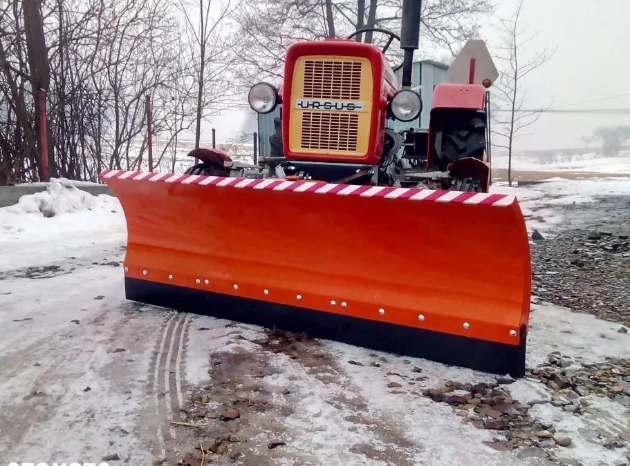 Pługi śnieżne na zimę.