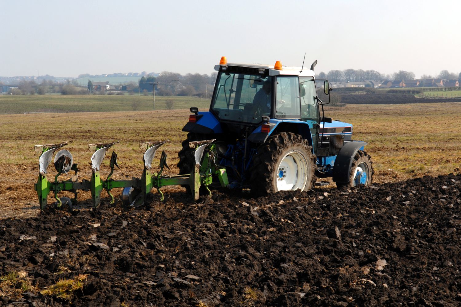 zabiegi agrotechniczne, orka na polu