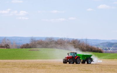 Rozsiewacz nawozu na wzgórzach – jak unikać nierównomiernego rozprowadzenia?