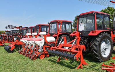 Jakie maszyny i narzędzia są niezbędne w małym gospodarstwie rolnym?