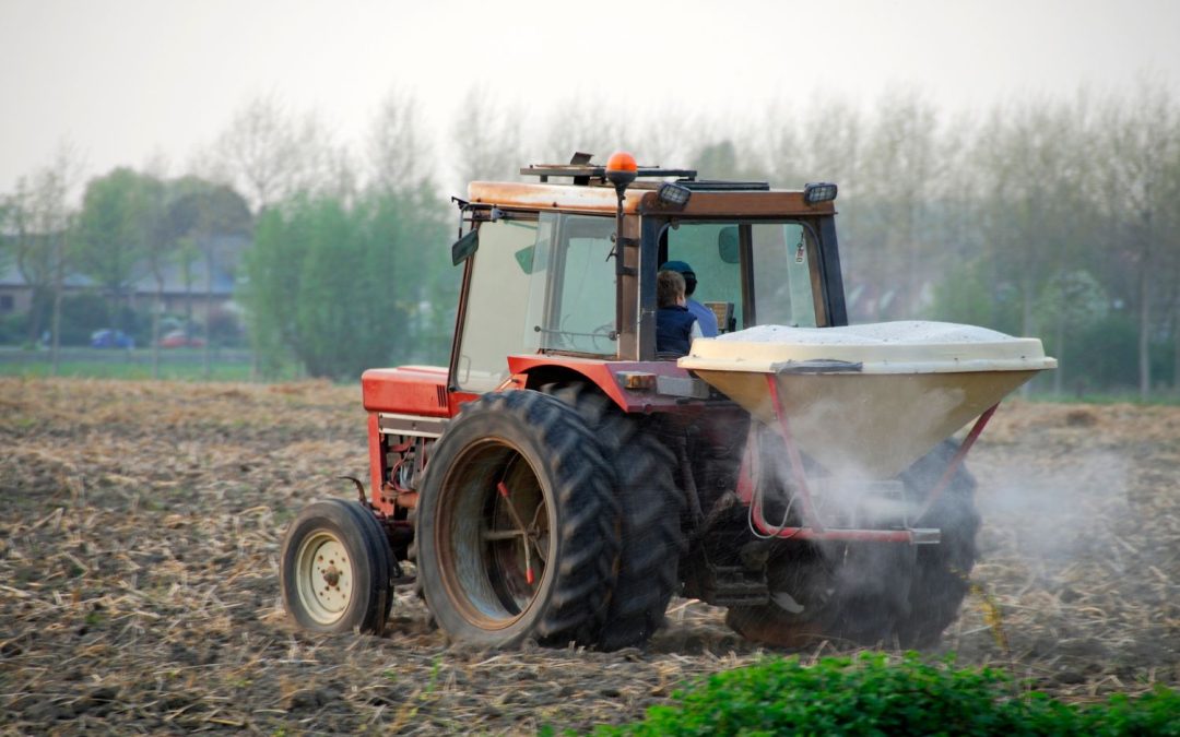 Jak wybrać najlepszy rozsiewacz wapna i nawozów?