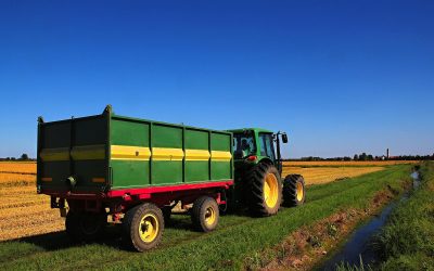 Przyczepy rolnicze i wywroty – konstrukcje, napędy, systemy hydrauliczne